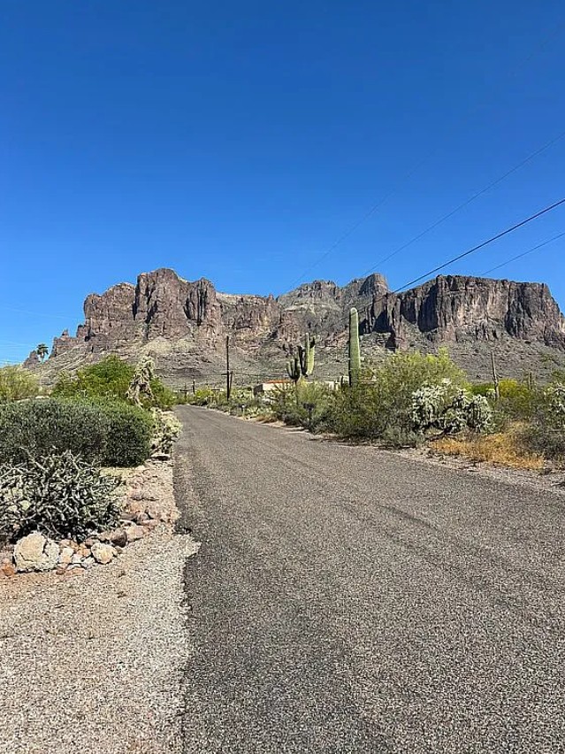2 Bedroom House For Sale By Owner in Apache Junction, AZ 
