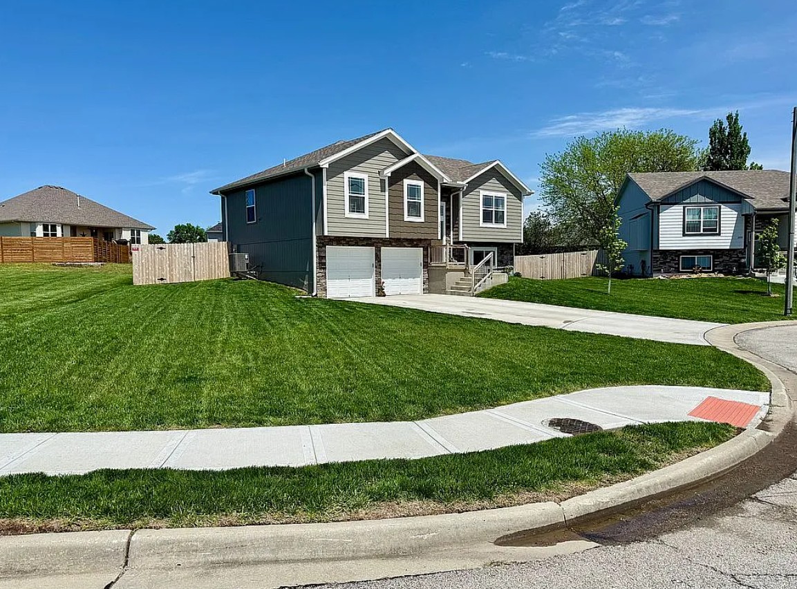 4 Bedroom House For Sale By Owner in Harrisonville, MO 