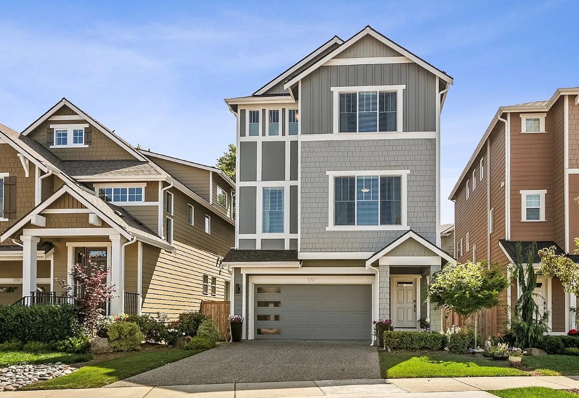 3 Bedroom House For Sale By Owner in Lynnwood, WA