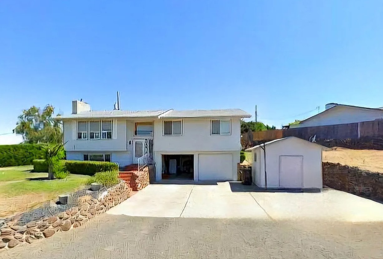 3 Bedroom House For Sale By Owner in Yakima, WA