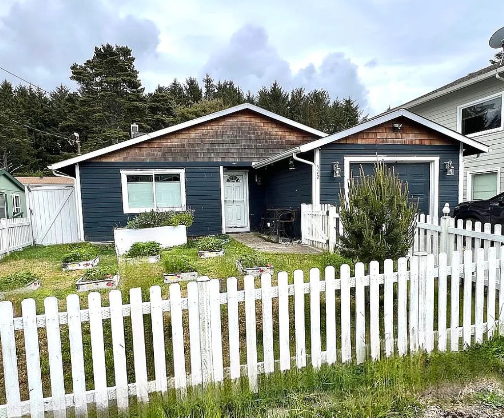 3 Bedroom House For Sale By Owner in Lincoln City, OR