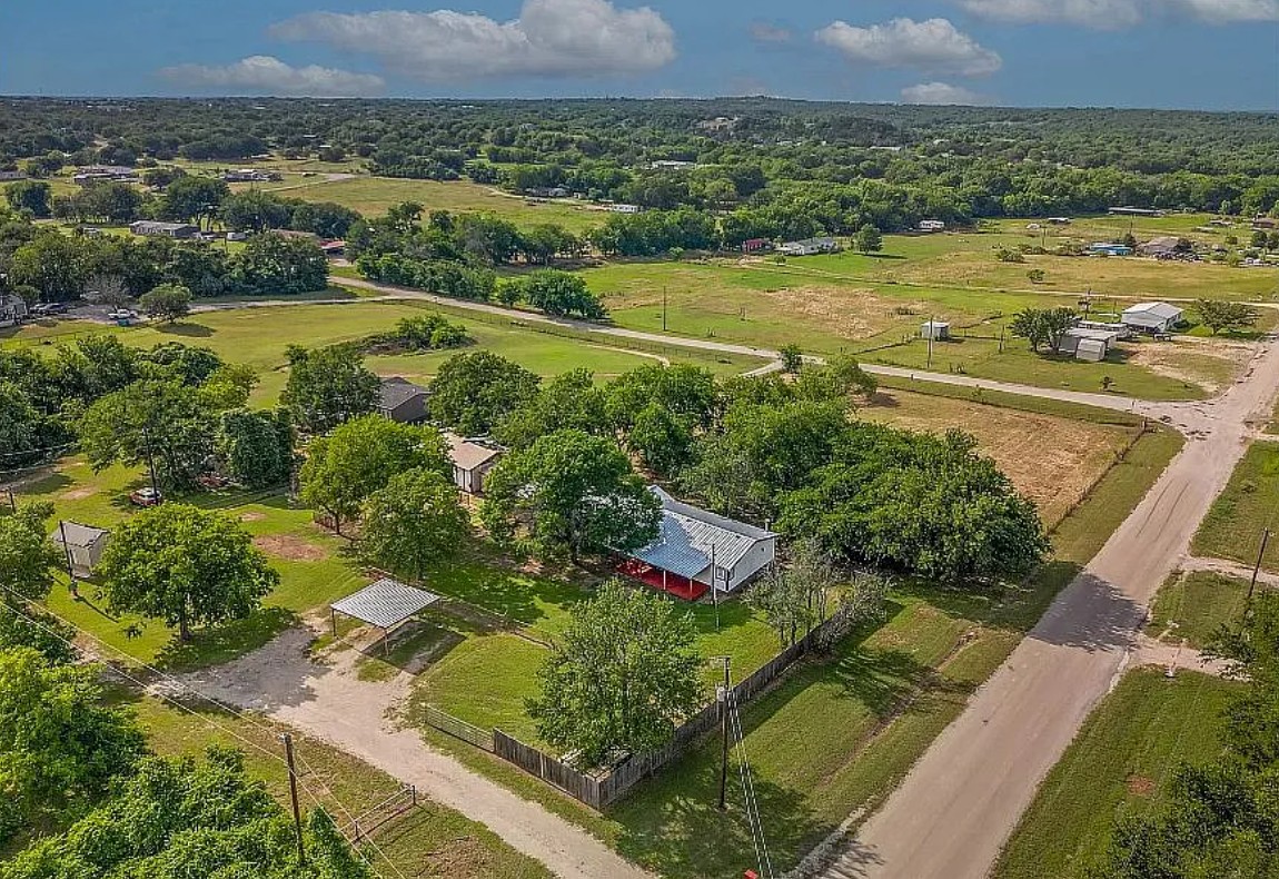 4 Bedroom House For Sale By Owner in Springtown, TX