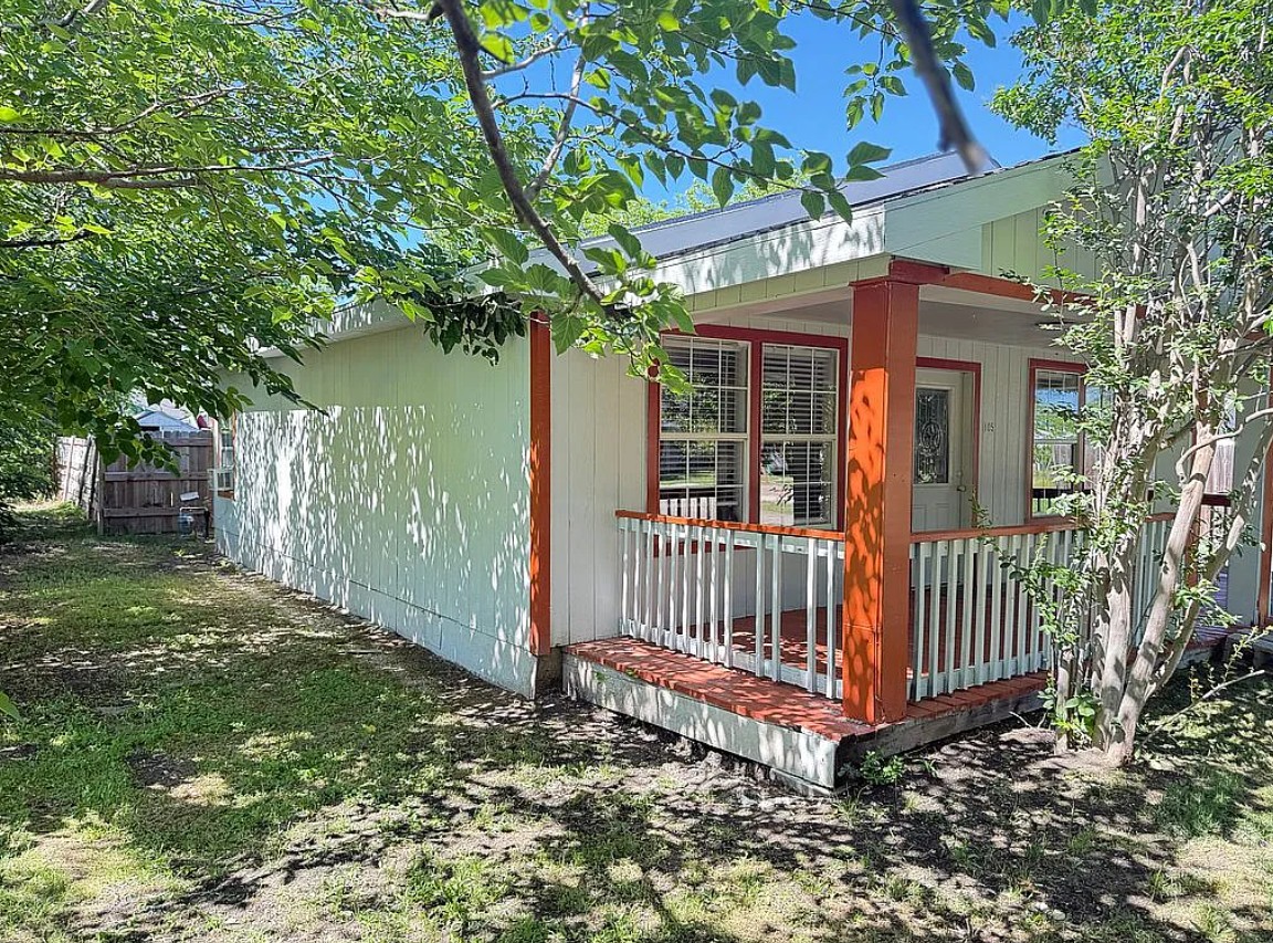 3 Bedroom House For Sale By Owner in Itasca, TX 