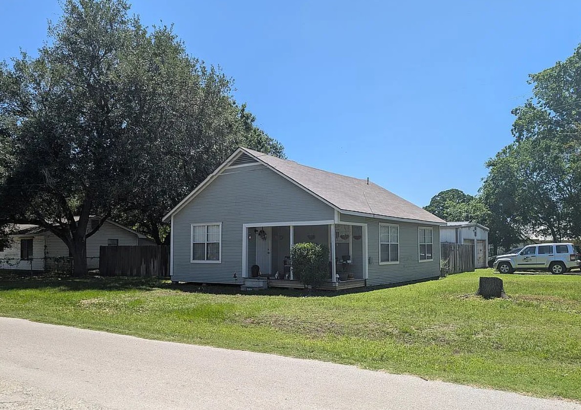 2 Bedroom House For Sale By Owner in Somerville, TX 