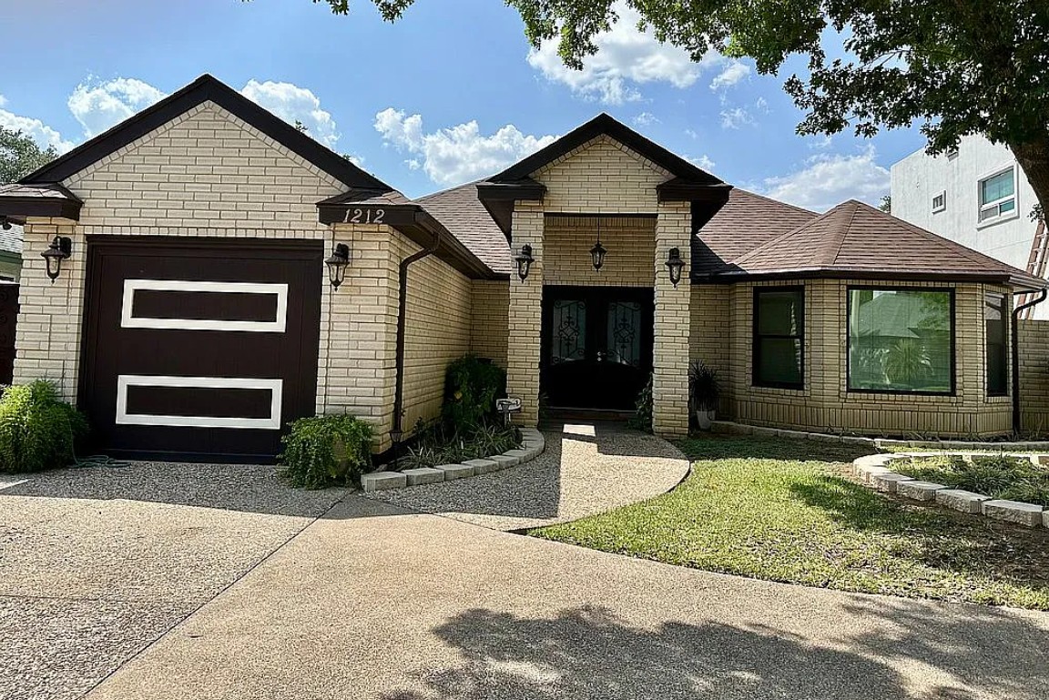 4 Bedroom House For Sale By Owner in Laredo, TX 