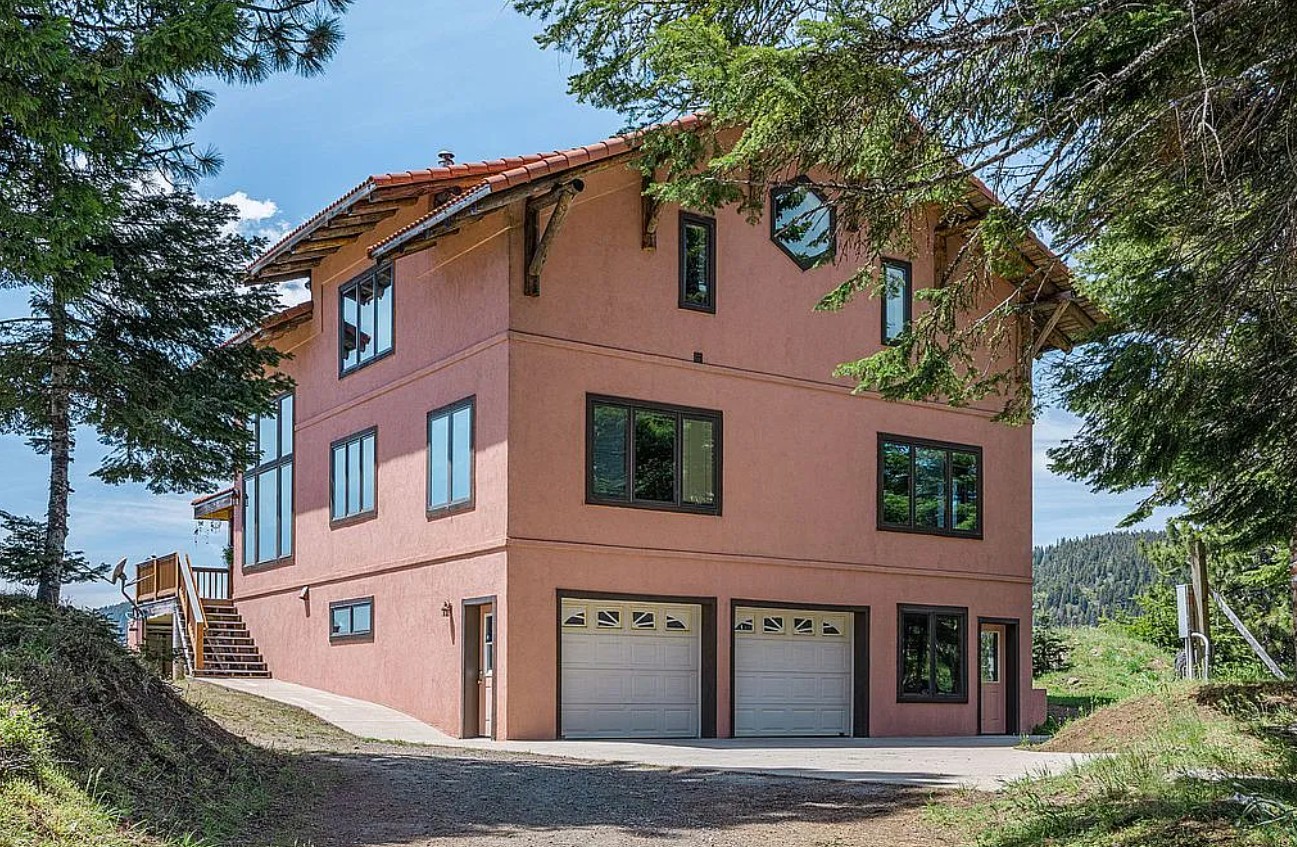3 Bedroom House For Sale By Owner in Ashland, OR 