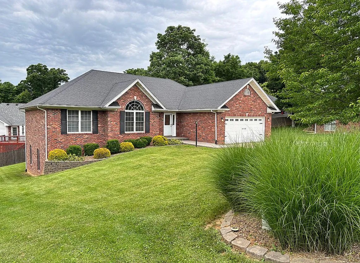 4 Bedroom House For Sale By Owner in Floyds Knobs, IN