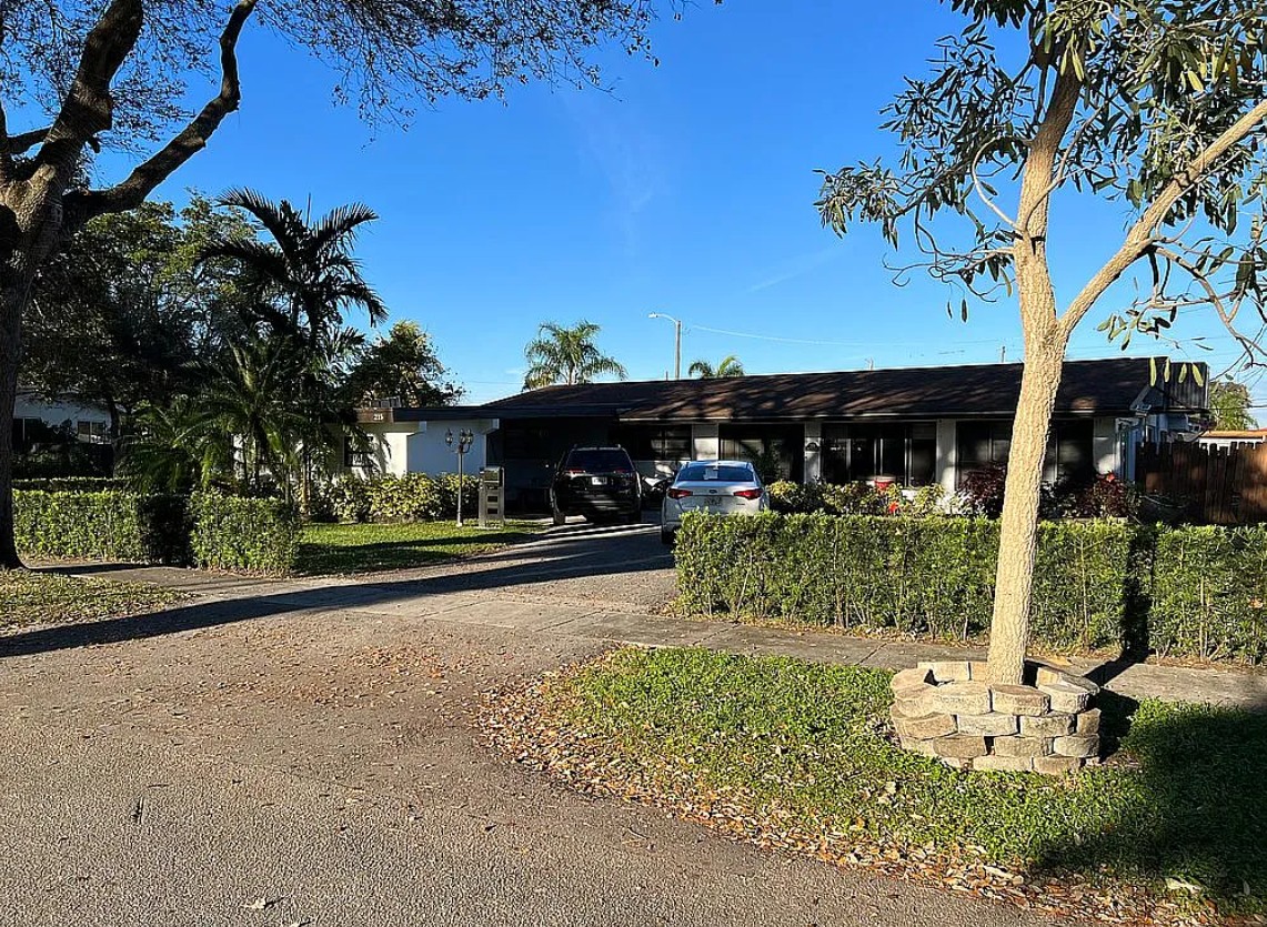 4 Bedroom House For Sale By Owner in Hollywood, FL 