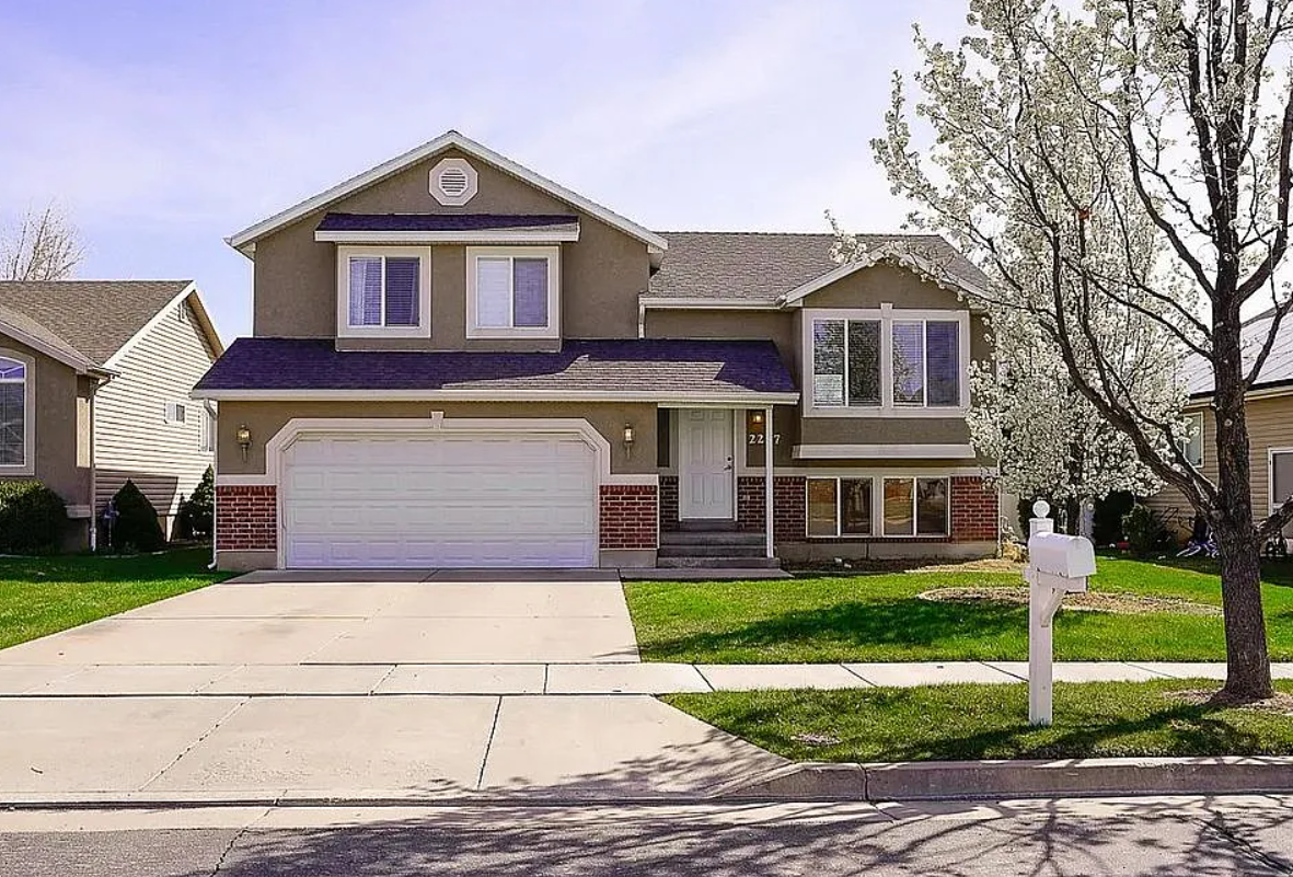 5 Bedroom House For Sale By Owner in Syracuse, UT