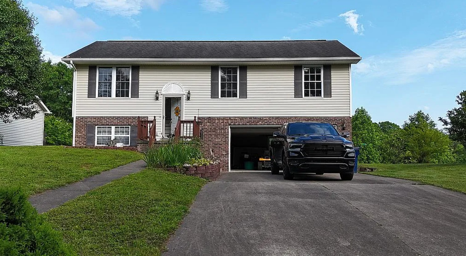 3 Bedroom House For Sale By Owner in Beattyville, KY 