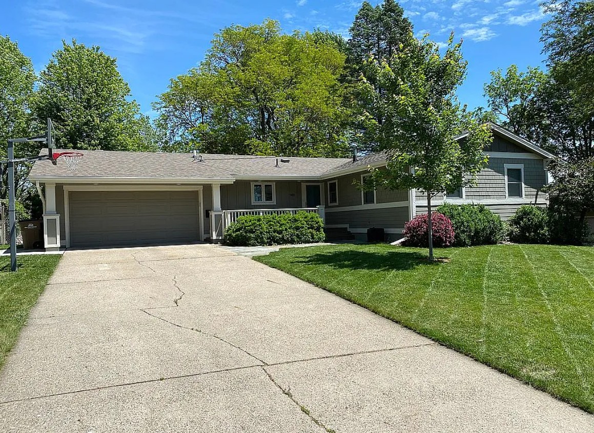 3 Bedroom House For Sale By Owner in West Des Moines, IA 