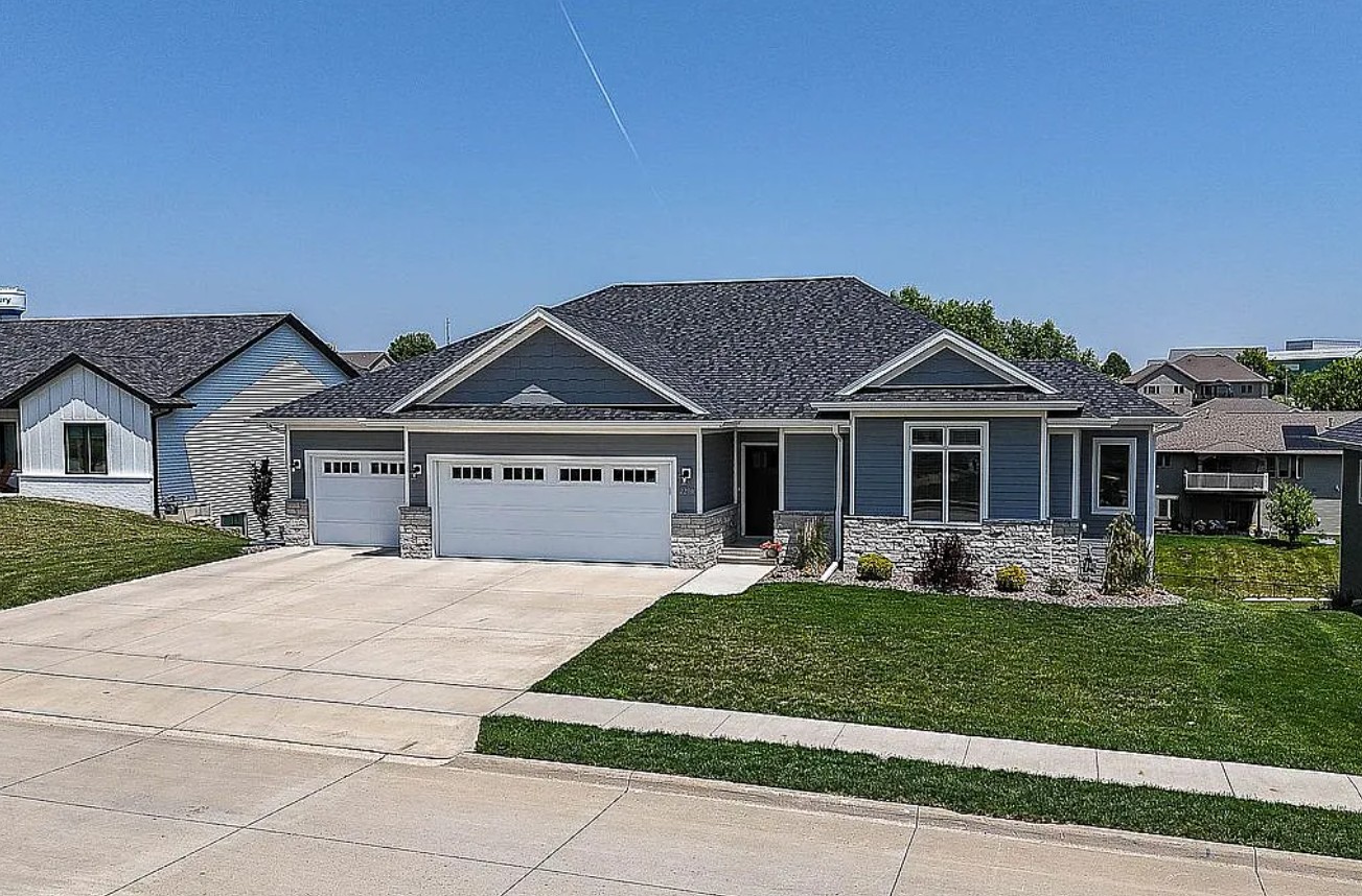 5 Bedroom House For Sale By Owner in Asbury, IA