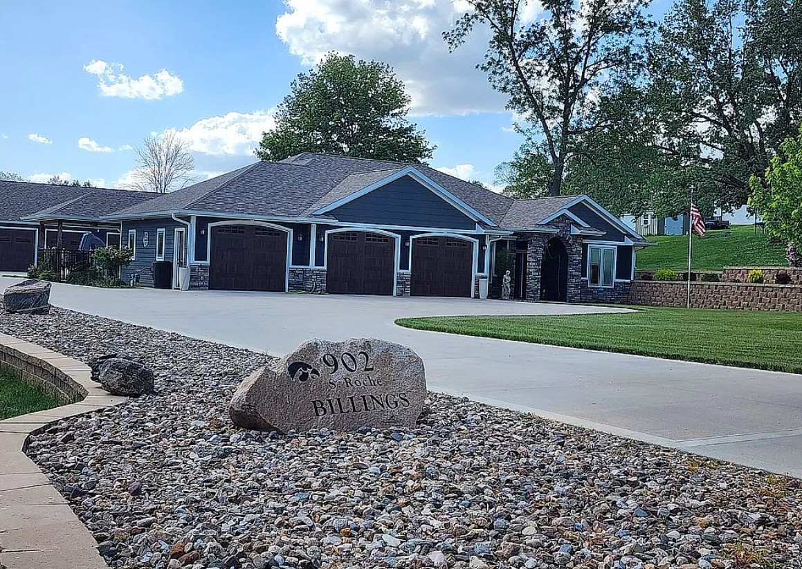 Custom Built Pool House For Sale By Owner in Knoxville, IA
