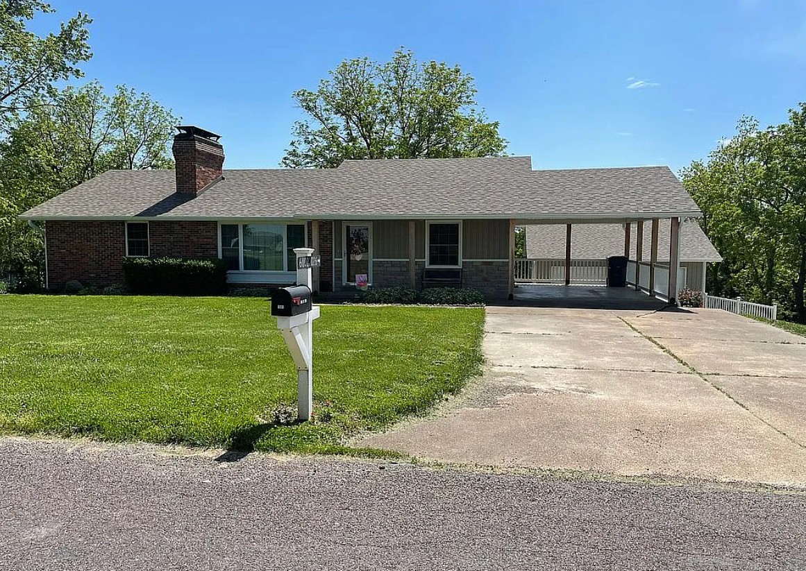 3 Bedroom House For Sale By Owner in Loose Creek, MO 
