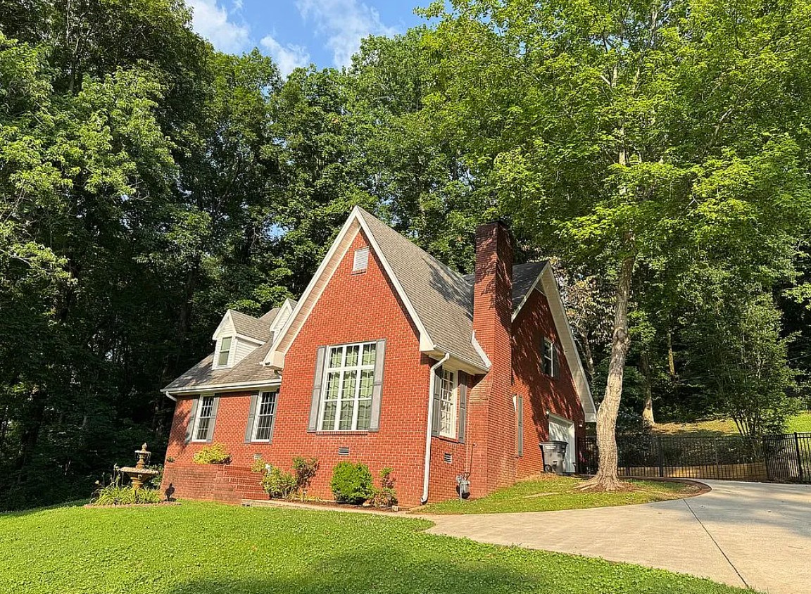3 Bedroom House For Sale By Owner in Russellville, AL 