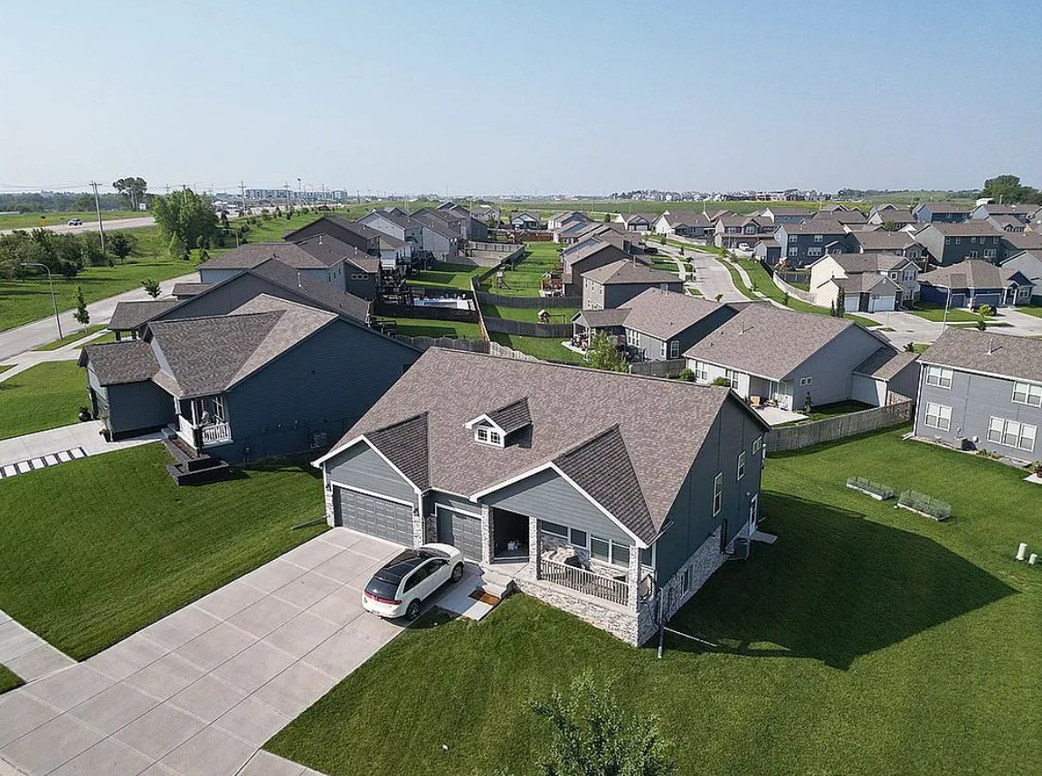 6 Bedroom House For Sale By Owner in Elkhorn, NE 