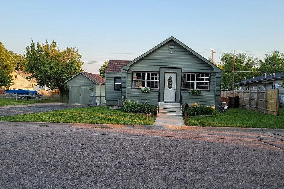 5 Bedroom House For Sale By Owner in Ogallala, NE 