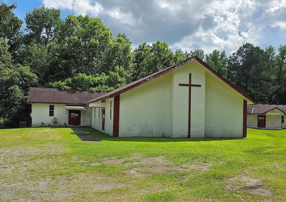Church Building For Sale By Owner in Elmore, AL 