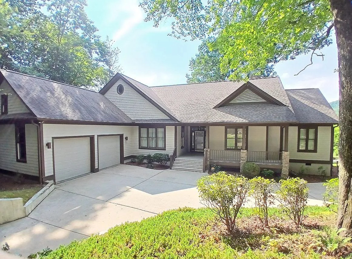 3 Bedroom House For Sale By Owner in Landrum, SC