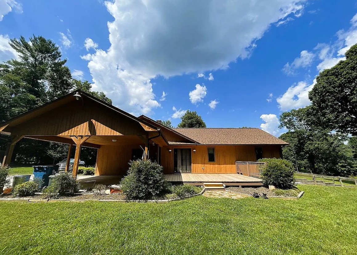 3 Bedroom House For Sale By Owner in Lenoir, NC 