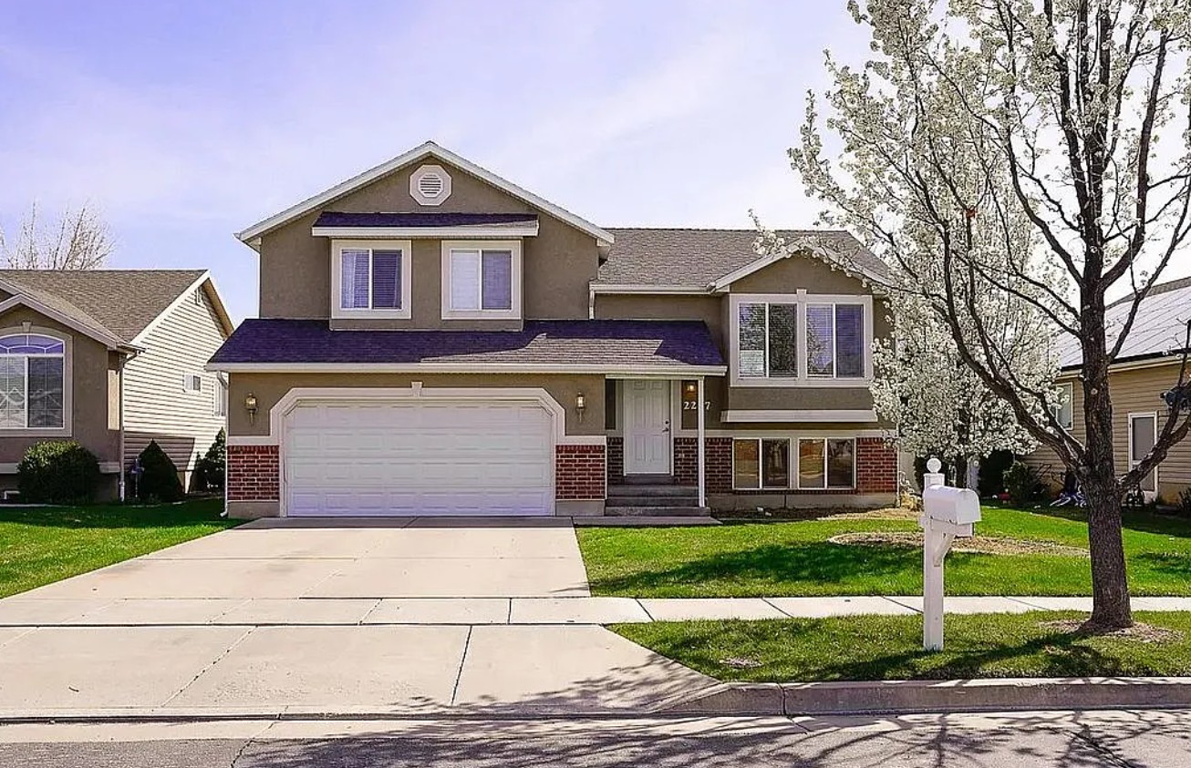 5 Bedroom House For Sale By Owner in Syracuse, UT