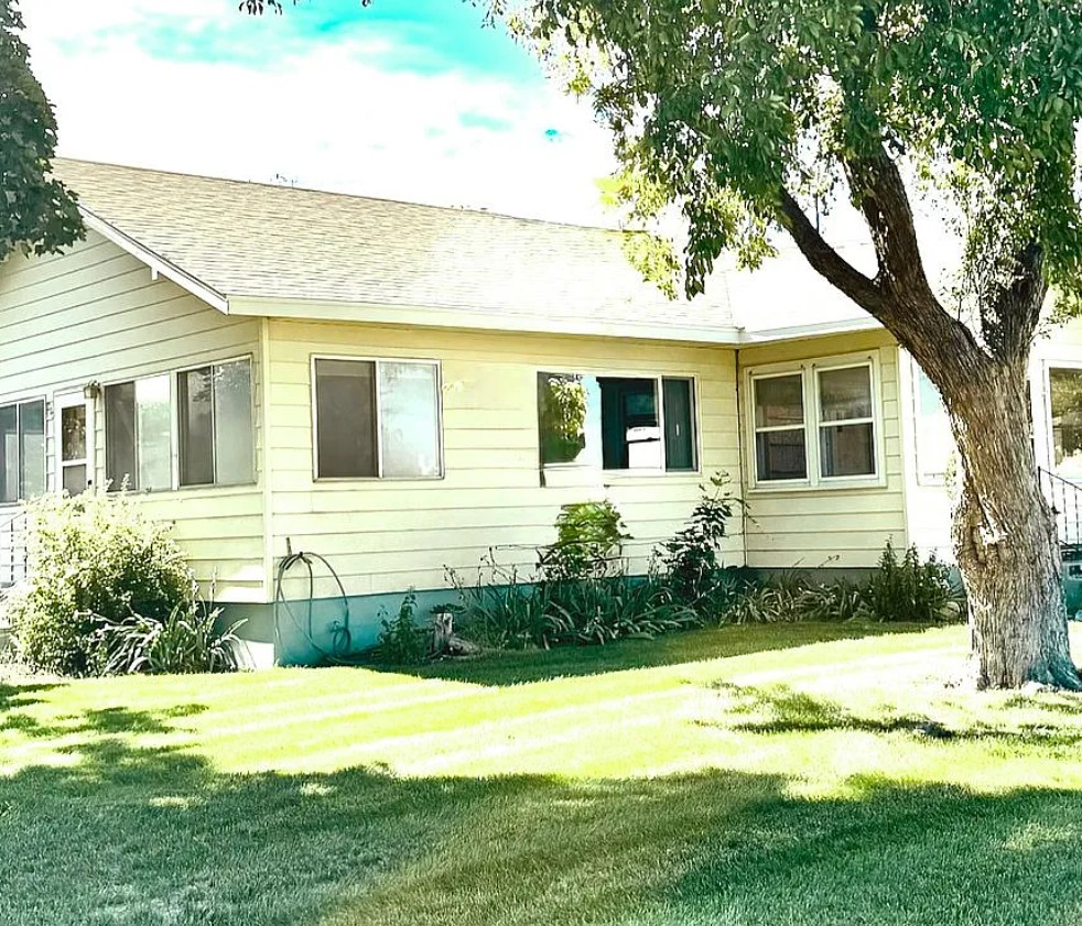 3 Bedroom House For Sale By Owner in Holyoke, CO 