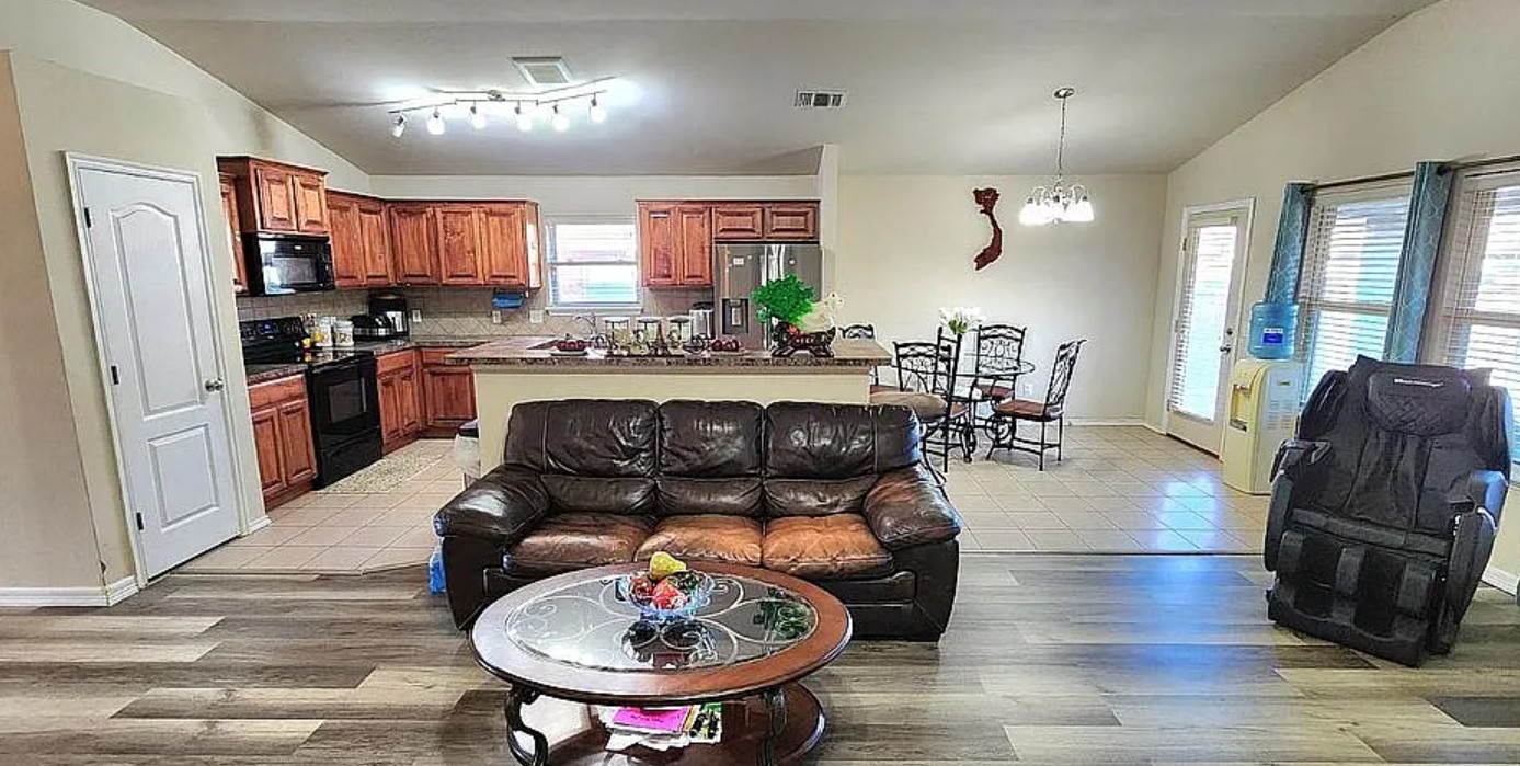 4 Bedroom House For Sale By Owner in Moore, OK 