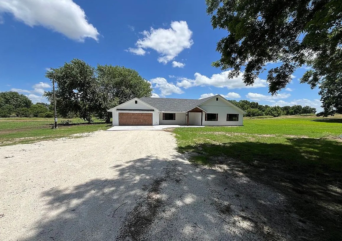 3 Bedroom House For Sale By Owner in Stratford, OK 