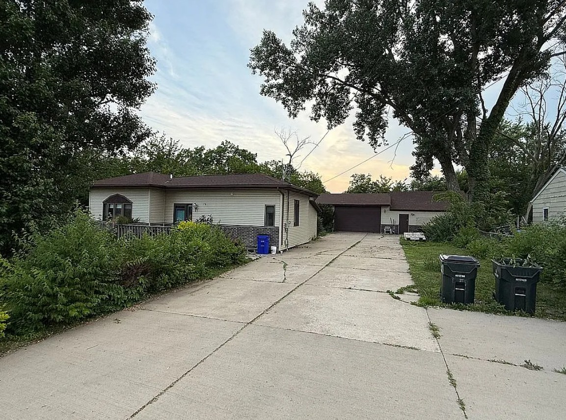 2 Bedroom House For Sale By Owner in Cedar Rapids, IA 