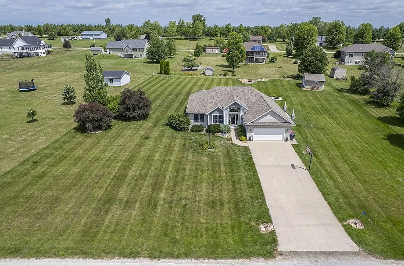 5 Bedroom House For Sale By Owner in Riverside, IA 