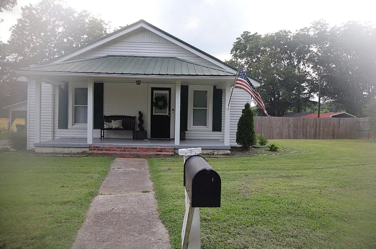2 Bedroom House For Sale By Owner in Trimble, TN 
