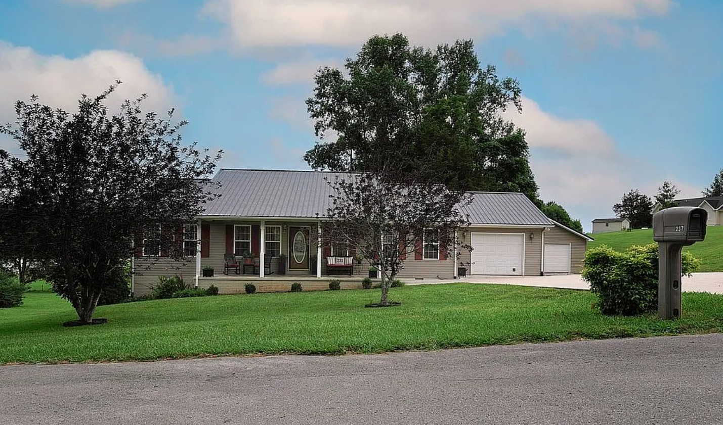 3 Bedroom House For Sale By Owner in Sparta, TN 