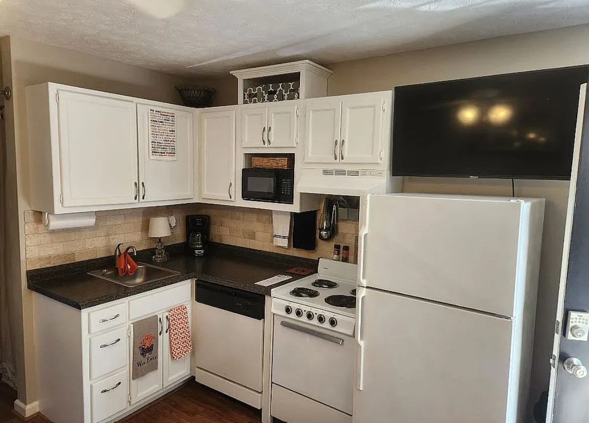 College Condo Apartment For Sale By Owner in Auburn, AL 
