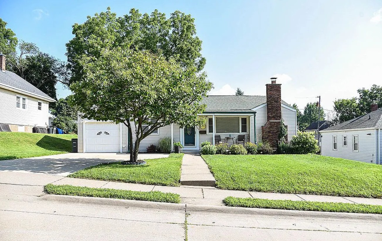 3 Bedroom House For Sale By Owner in Dubuque, IA 