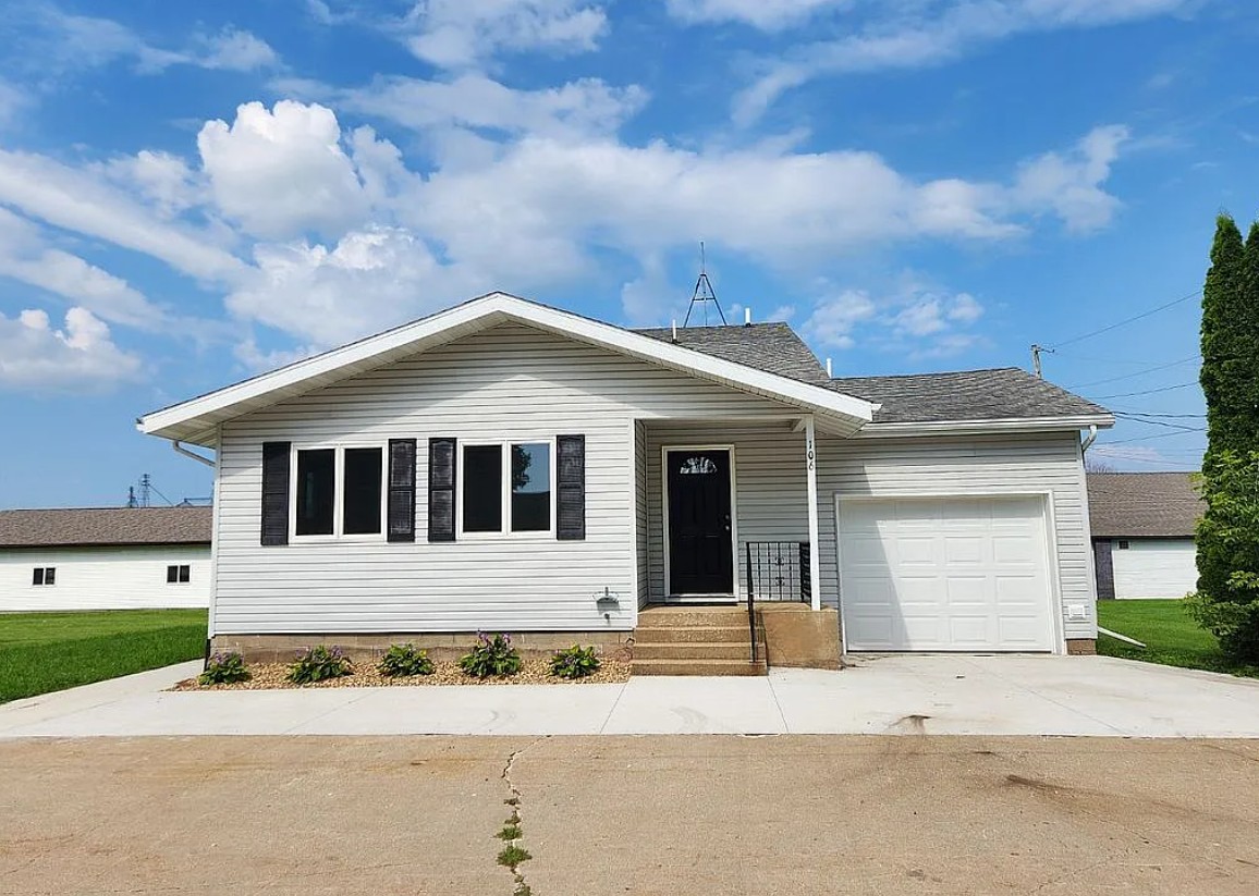 3 Bedroom House For Sale By Owner in Manchester, IA 