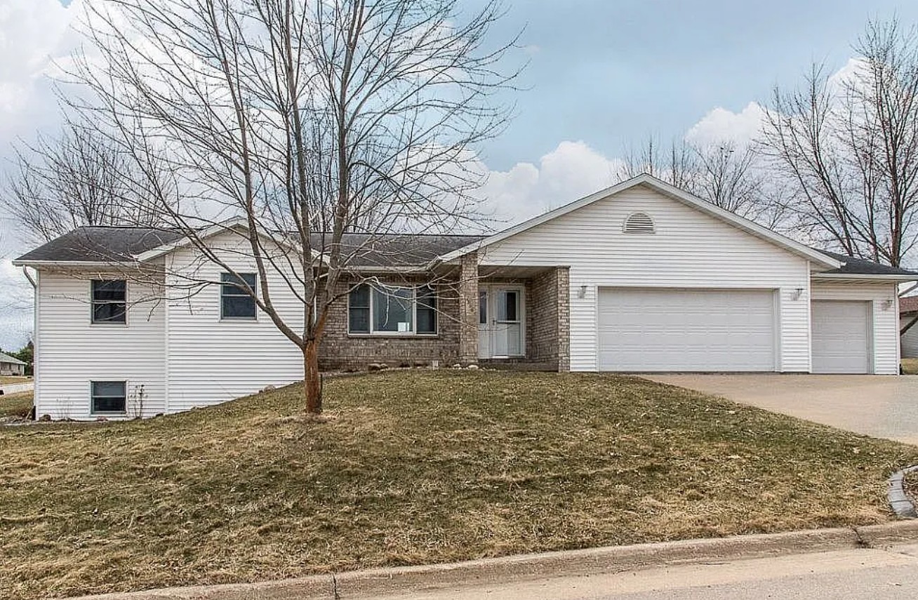 3 Bedroom House For Sale By Owner in Peosta, IA 