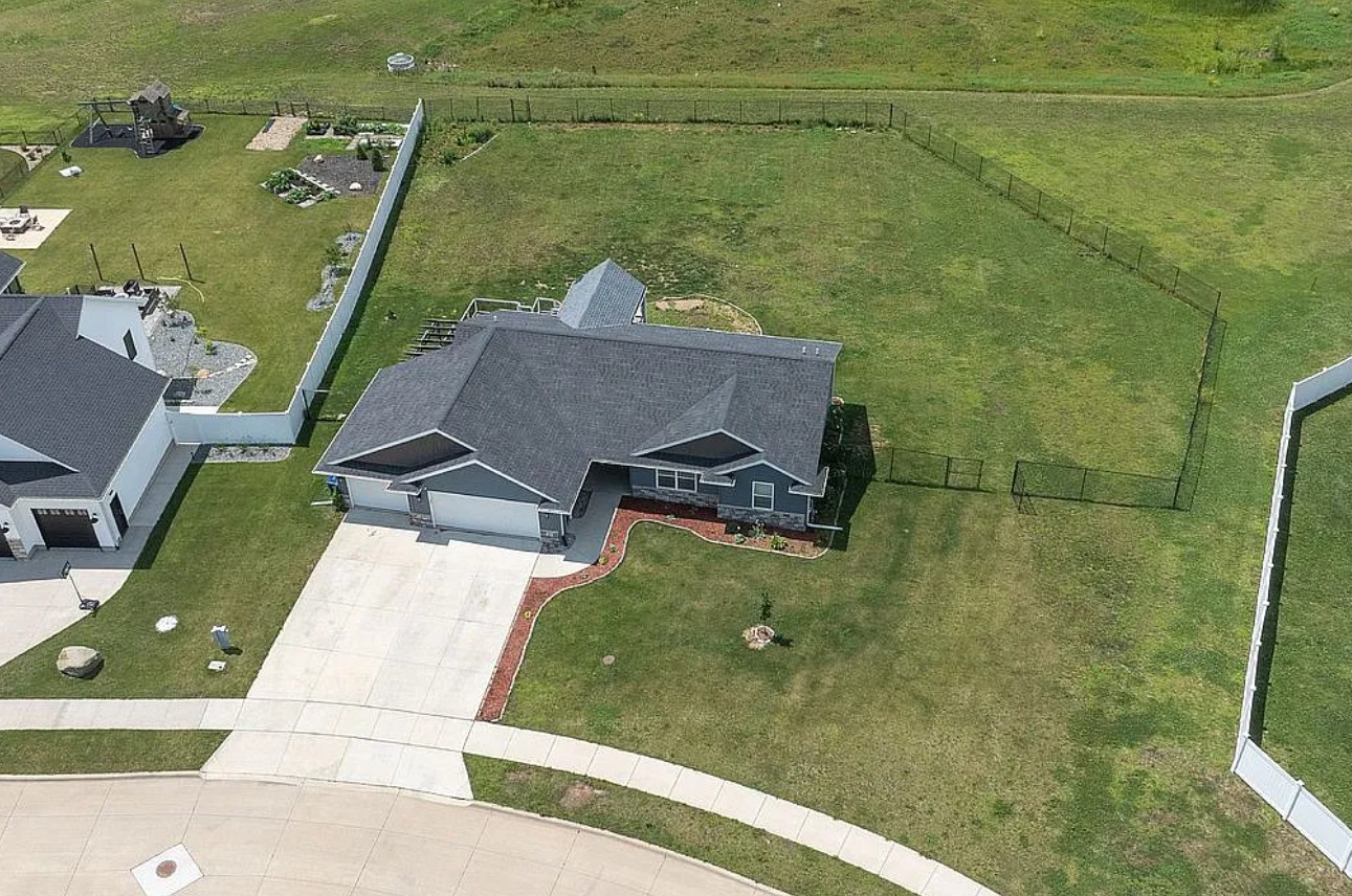 5 Bedroom House For Sale By Owner in Vinton, IA 