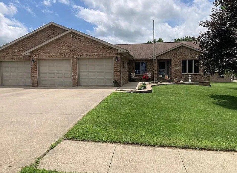 4 Bedroom House For Sale By Owner in Earlville, IA 