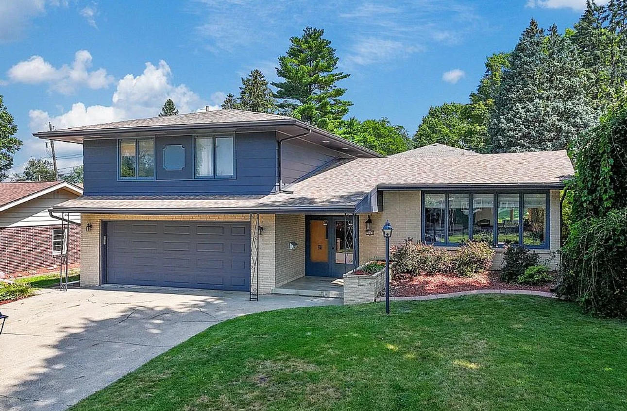 3 Bedroom House For Sale By Owner in Windsor Heights, IA 