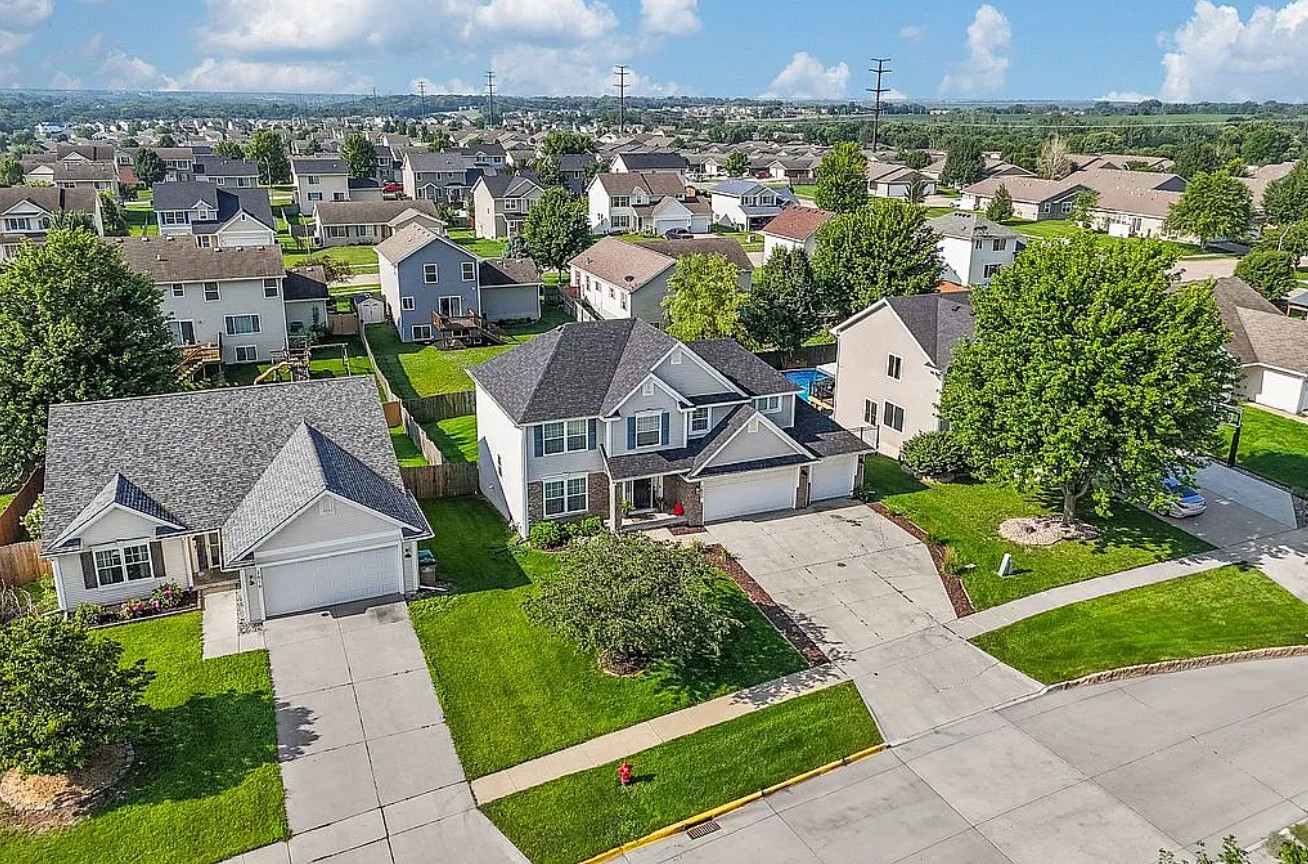 4 Bedroom House For Sale By Owner in Altoona, IA 