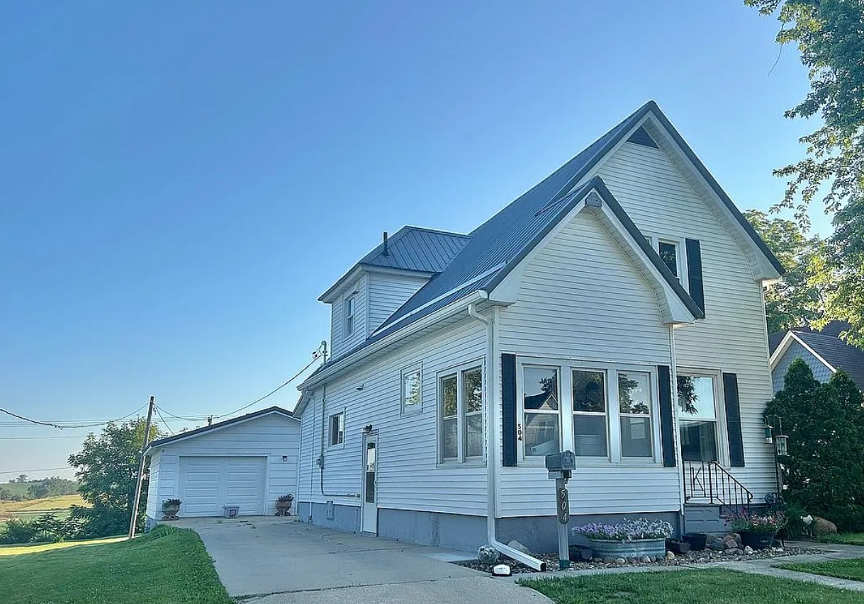3 Bedroom House For Sale By Owner in Belle Plaine, IA