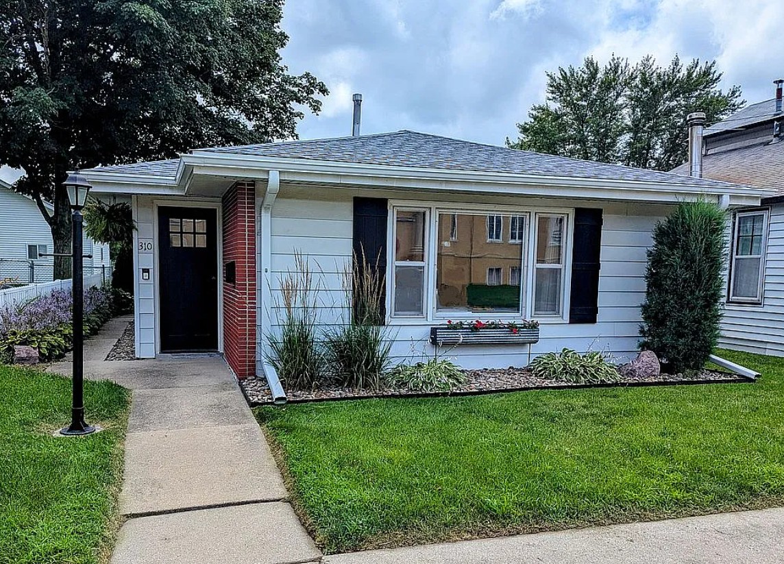 2 Bedroom House For Sale By Owner in Winterset, IA 