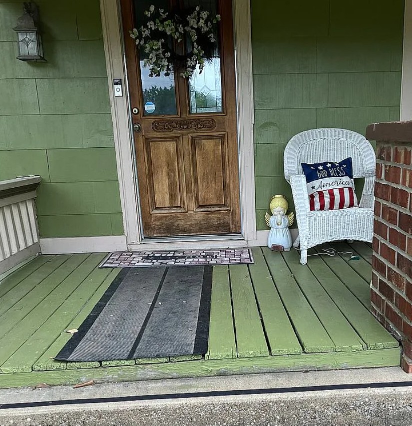 Colonial-Style House For Sale By Owner in Fort Scott, KS 