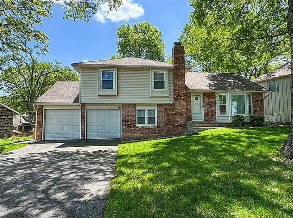 3 Bedroom House For Sale By Owner in Overland Park, KS 