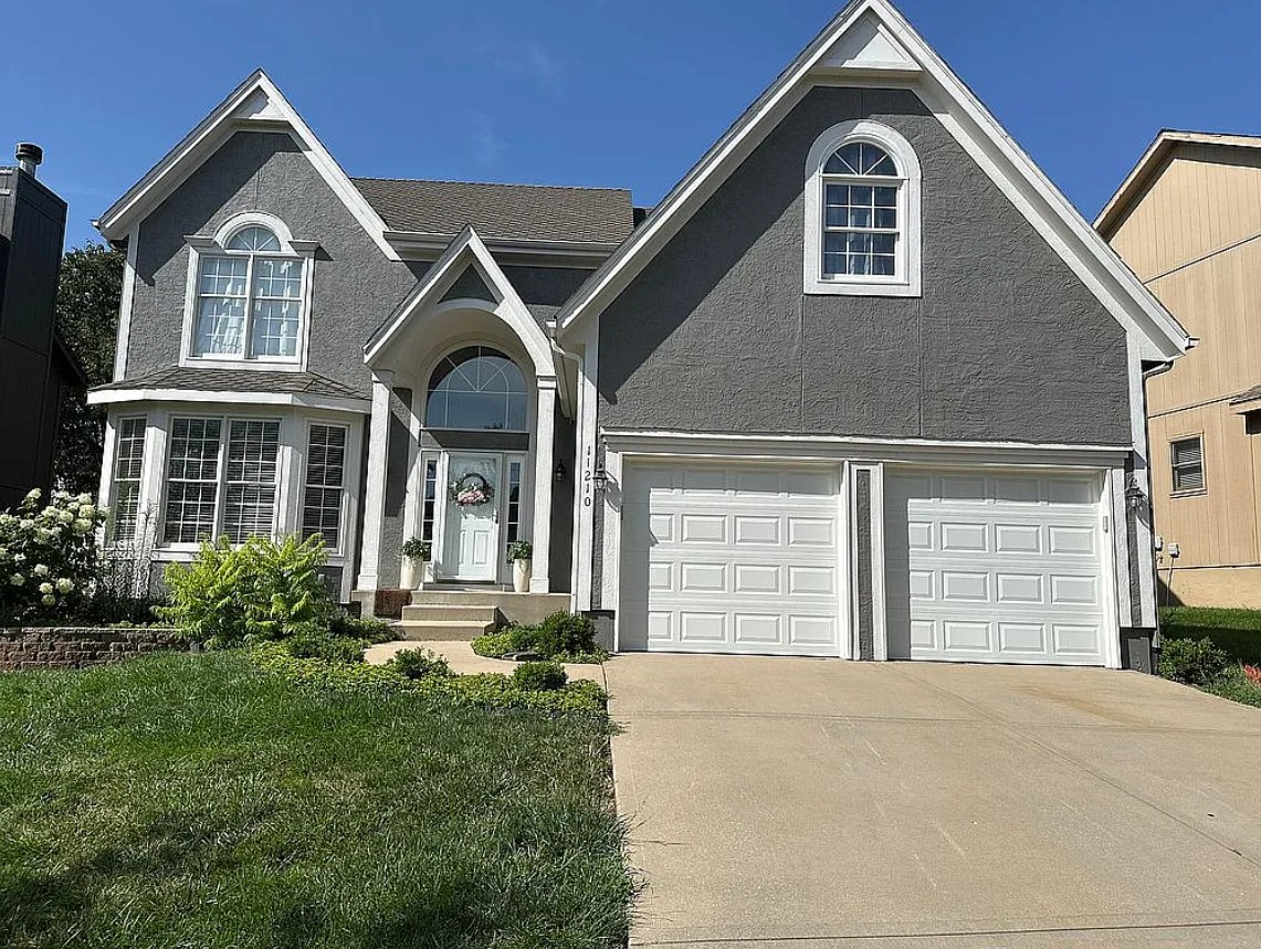 4 Bedroom House For Sale By Owner in Overland Park, KS