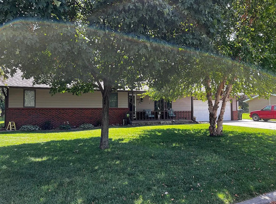 5 Bedroom House For Sale By Owner in Hesston, KS 