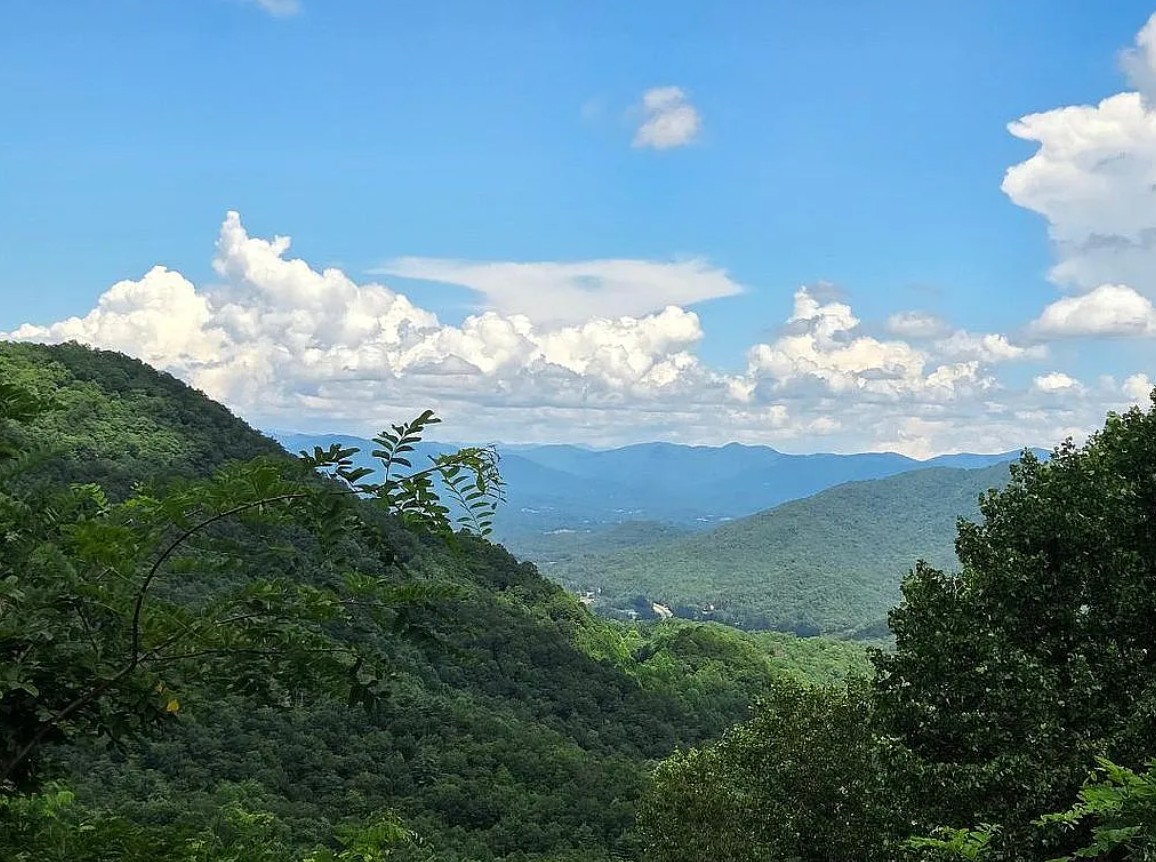 Chalet Style Mountain Home FSBO in Hiawassee, GA 