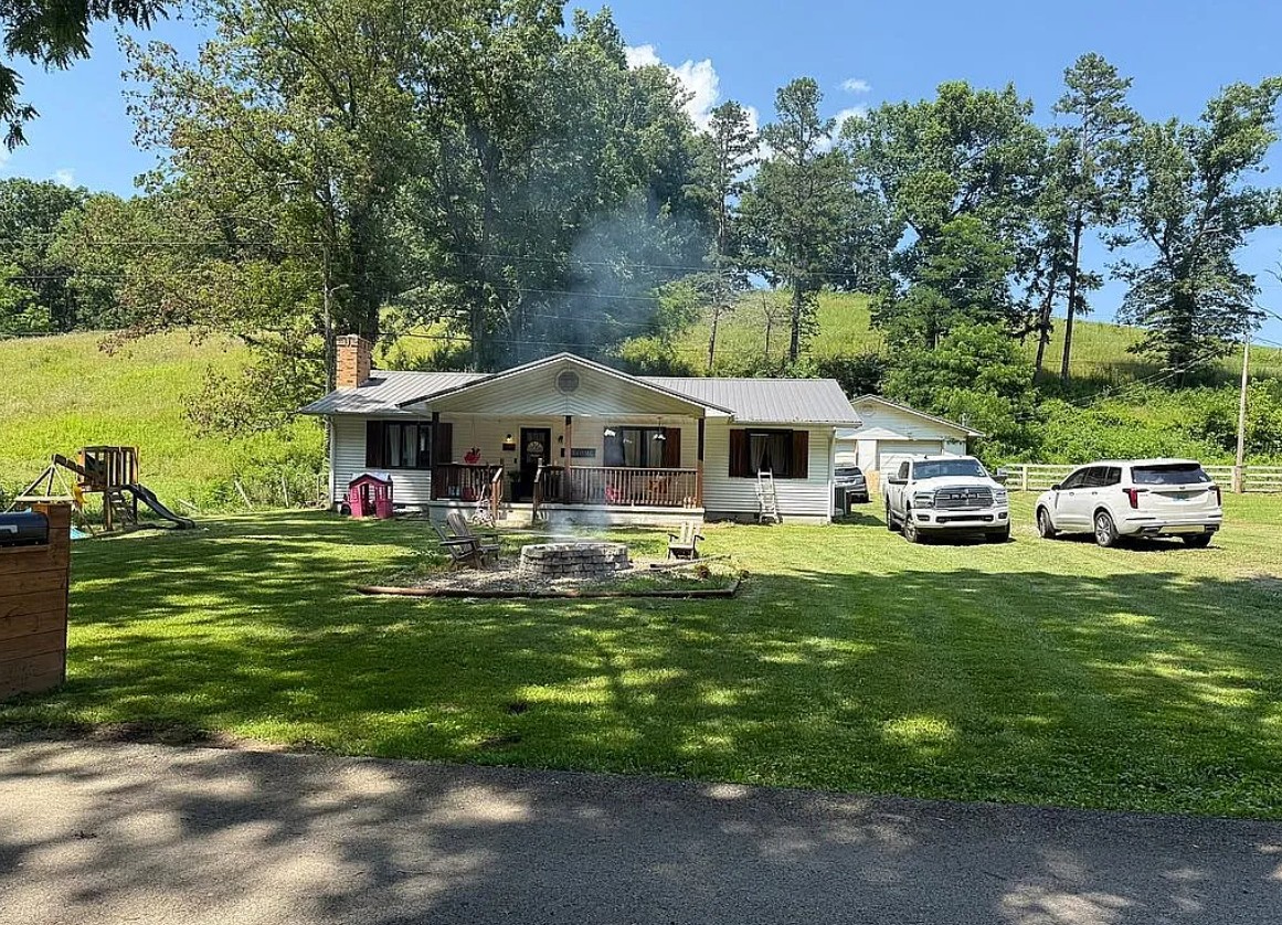 3 Bedroom House For Sale By Owner in Flatgap, KY 