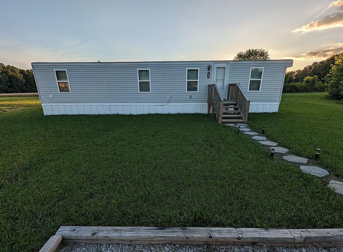 Mobile Home on Rented Lot For Sale By Owner in Toney, AL 