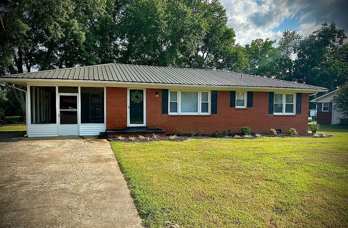 3 Bedroom House For Sale By Owner in Clinton, KY 
